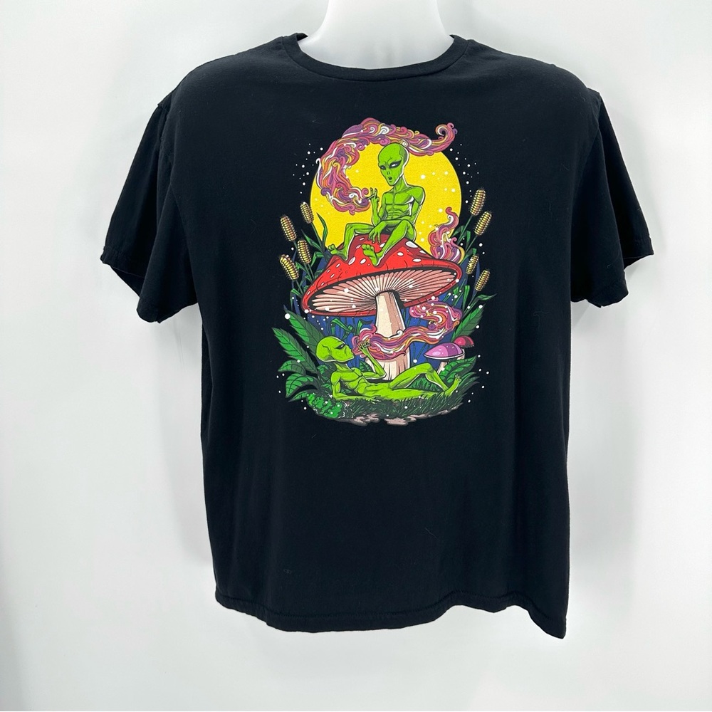 Aliens Magic Mushrooms Tshirt Adult L Black Psychedelic Trippy Gildan Soft Crew